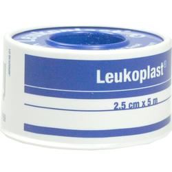 Eine Rolle weißes Leukoplast-Klebeband mit blauer Aufschrift.